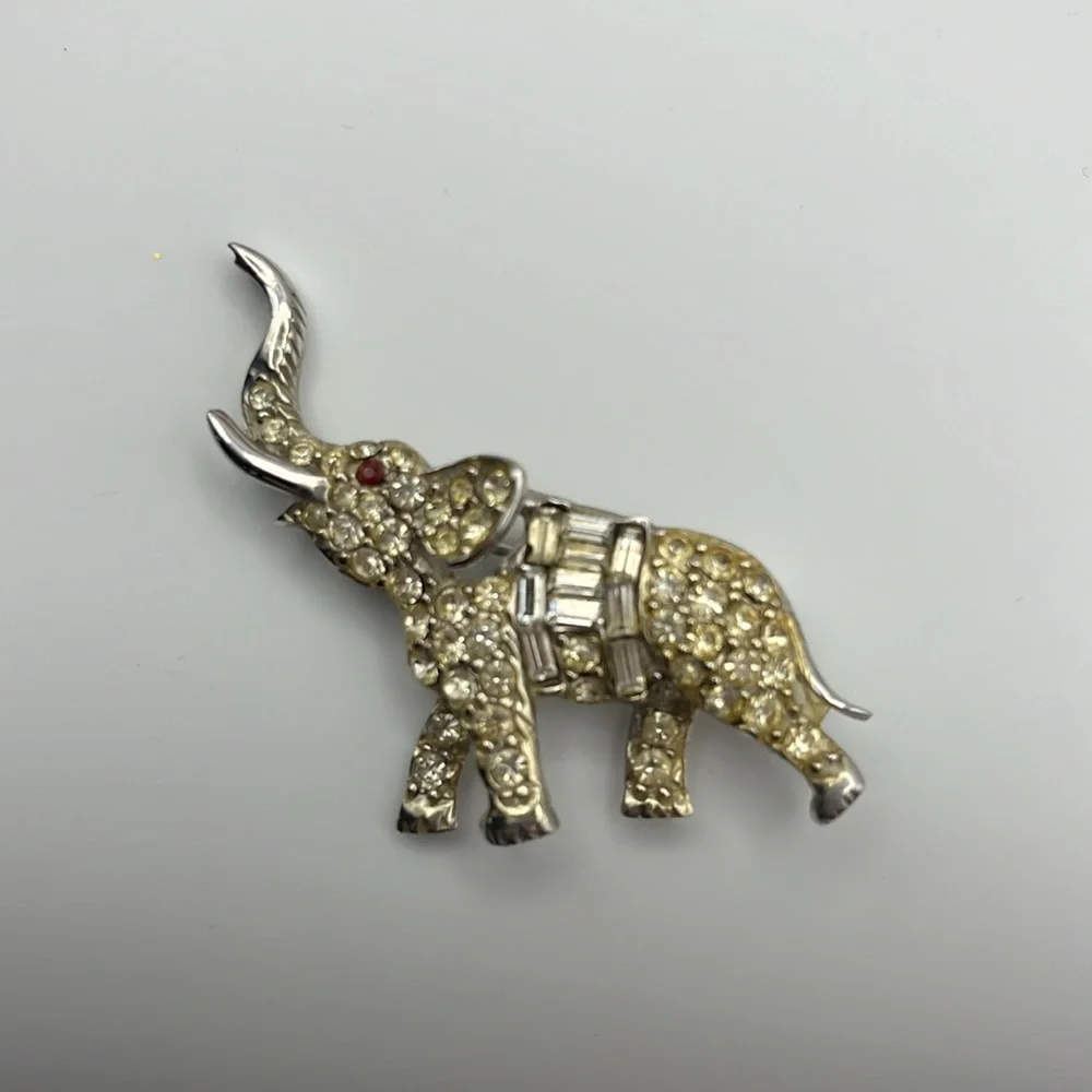 Vintage Rhinestone Donkey Elephant Penguin Dog & Bee (Signed Kramer) Brooch lot - Picture 4 of 11